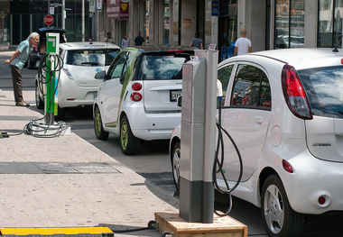 Queensland unveils world's longest electric vehicle super highway