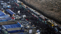 زائران اربعین در شلمچه خواستار حذف عوارض منطقه آزاد شدند