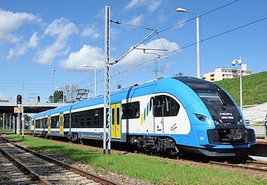 SKM Warszawa signs Pesa Elf2 order
