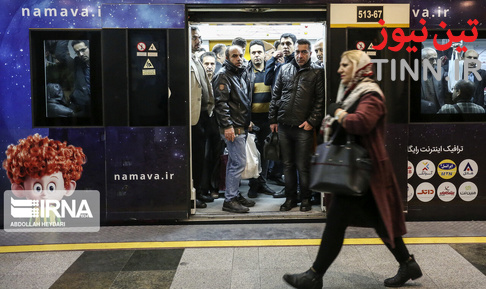 مترو تهران در یک روز برفی