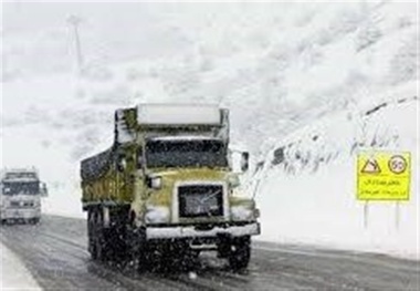 تردد در گردنه توسکستان تنها با زنجیر چرخ امکان‌پذیر است