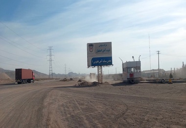 شکایت رانندگان کامیون از ذوب آهن اصفهان؛ چرا کرایه های معدن خواف با تاخیر طولانی پرداخت می شود؟

