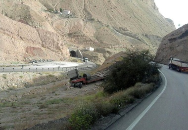 دیدگاه رانندگان در مورد دلیل آمار بالای تصادفات در محدوده تنگه زاغ 