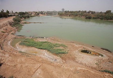 انتقال آب از خوزستان به بندر بصره صحت ندارد