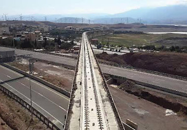 اجرای روسازی دال خط بتنی برای اولین بار در طولانی ترین پل راه آهن قزوین-رشت
