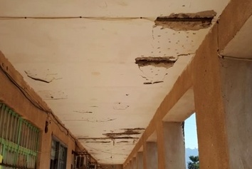 فیلم| خراب شدن سقف یک مدرسه در هرمزگان بر سر دانشآموزان