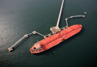 China’s Biggest Refiner Sinopec Delays U.S. Oil Buys Amid Tit-for-Tat Tariffs