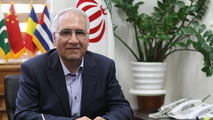 میدان آزادی تا سی و سه پل پیاده راه می شود


