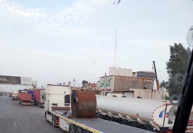 خطرات بارگیری غیر اصولی/ بی نظمی در حمل و نقل کالا جان رانندگان را به خطر می اندازد