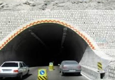 تونل تنگه زاغ هرمزگان به دلیل عملیات عمرانی شب‌ ها مسدود است